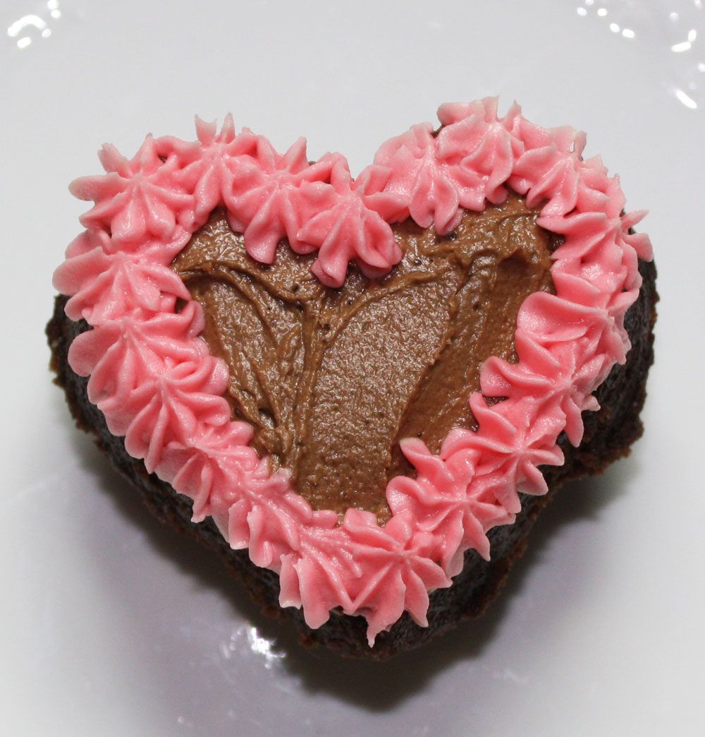 Send Heart Shaped Valentine Cake to Guwahati online with Petalscart